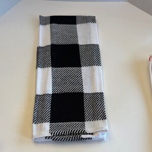 💕5/25💕Black and White Checkered Towel
